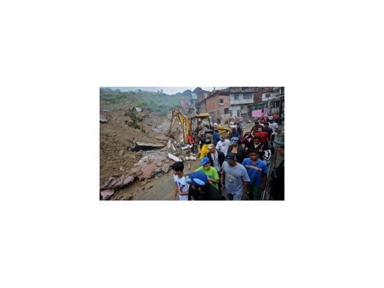 Los deslizamientos de tierras arrasaron viviendas precarias en barriadas pobres.