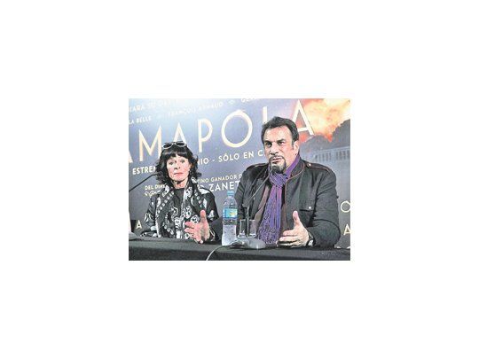 Eugenio Zanetti, cordobés ganador del Oscar por su Dirección de Arte en “Restauración”, presentó “Amapola”, su debut como realizador. A su lado una de las protagonistas, Geraldine Chaplin.