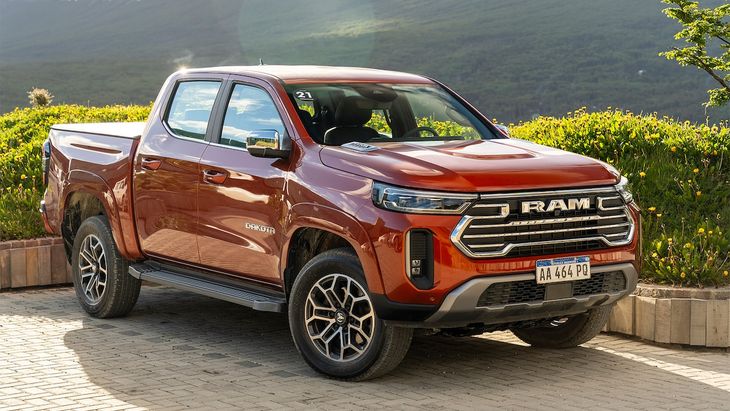 En el caso de RAM, la Dakota 4x4 se ofrece en Warlock AT a $70.040.000 y en Laramie AT a $72.070.000. En el caso de RAM, la Dakota 4x4 se ofrece en Warlock AT a $70.040.000 y en Laramie AT a $72.070.000.