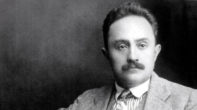Muere un día como hoy pero de 1959, José Vasconcelos, primer Secretario de Educación Pública de México y ex rector de la Universidad Nacional Autónoma de México.
