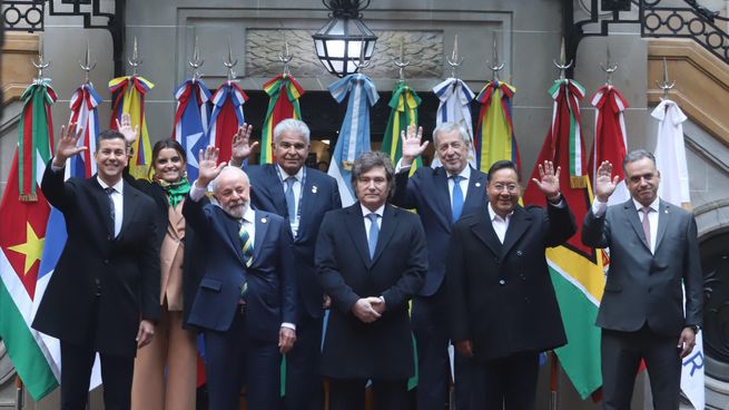 El presidente Orsi participa de su primera reunión del Mercosur. 