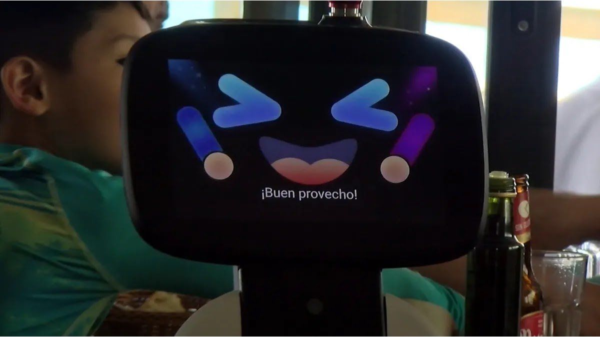 The first robot waiter in the region is already taking orders in Punta del Este