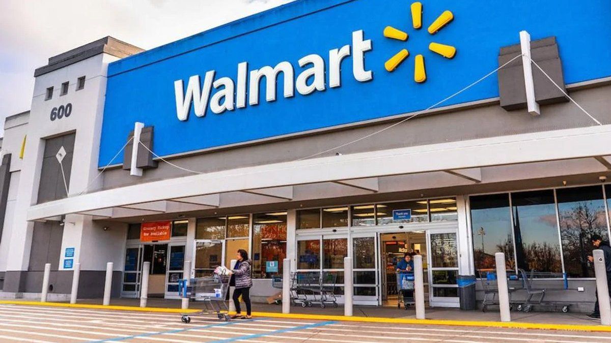 Walmart expects lower profit decline and announces share buyback