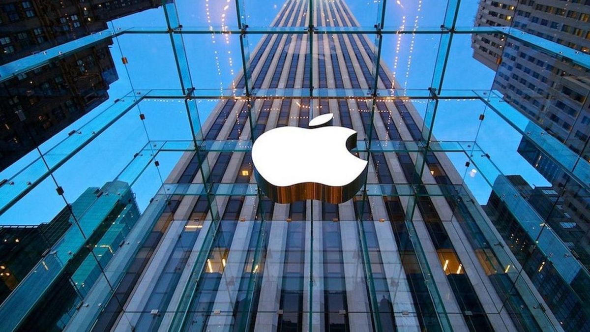 How did Apple shares react to the presentation of the new iPhone 14?