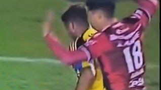 El silbante Marco Antonio Gato Ortíz vuelve a marcar un dudoso penal en favor de América. Esta vez fue ante Xolos de Tijuana por la J2 del Apertura.