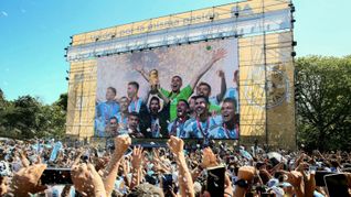 La Ciudad volverá a organizar el mega Fan Fest en Plaza Saaber. La Ciudad volverá a organizar el mega Fan Fest en Plaza Saaber.