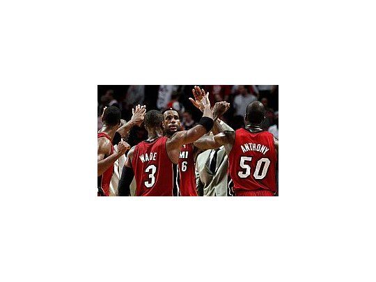 Heats venció a Chicago por 85 a 75.