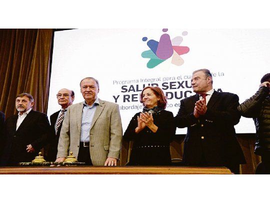 ESTRATEGIA. El gobernador Juan Schiaretti presentó un programa para el cuidado de la salud sexual y reproductiva. “Es responsabilidad del Estado garantizar que haya la menor cantidad posible de embarazos no deseados, para que no haya dilemas sobre si se aborta o no”, dijo.