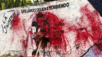 grave: vandalizaron un mural por la noche de los lapices y dejaron un macabro mensaje