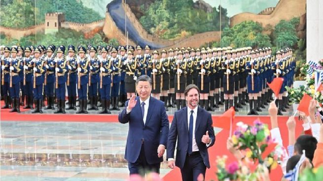 El presidente uruguayo Luis Lacalle Pou y su par de China, Xi Jinping.