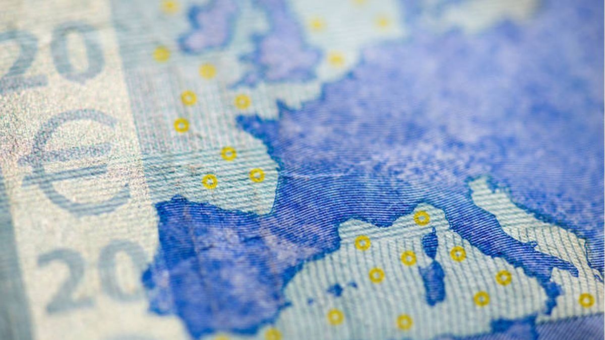 Inflation in the euro zone rose again in April to 7%