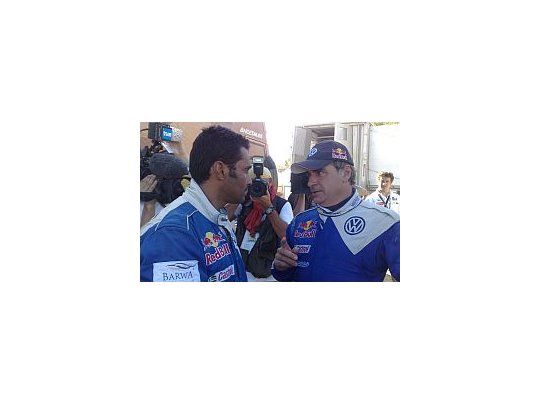 Nasser Al-Attiyah y Sainz pelearán hasta el final.