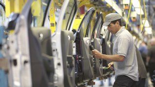 La industria automotriz argentina sigue de cerca el conflicto en Medio Oriente La industria automotriz argentina sigue de cerca el conflicto en Medio Oriente