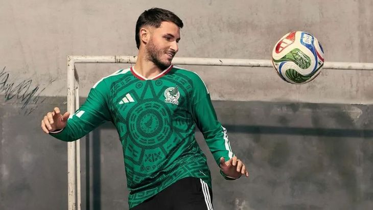 Santiago Giménez. Santiago Giménez.