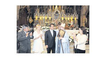 El arzobispo agradeció la gestión del gobernador, que llegó a Luján acompañado por su esposa. También estuvieron presentes la intendenta local, Graciela Rosso, y el jefe comunal de Mercedes, Carlos Selva.