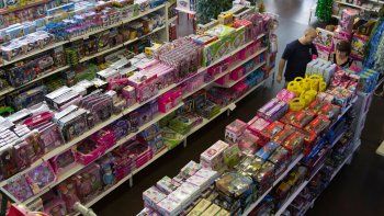 juguetes y genero: para ninas, tareas de cuidado; mientras que para ninos se eligen deportes