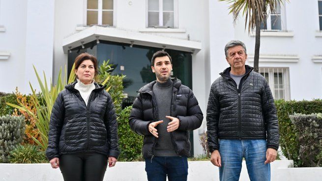 Ignacio Torres, gobernador de Chubut, desde la sede histórica de YPF en Comodoro Rivadavia, donde anunció la presentación judicial.