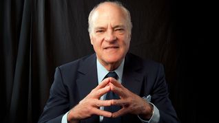 Henry Kravis se convirtió en una figura clave de Wall Street al liderar operaciones que movieron millones y marcaron la historia de las inversiones.