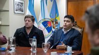 El gobernador de Santa Cruz, Claudio Vidal, durante la reunión con gremialistas.&nbsp;