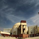 Rusia evacuó a casi todo su personal de la central nuclear de Bushehr. Rusia evacuó a casi todo su personal de la central nuclear de Bushehr.