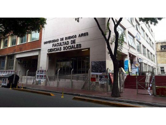 Amenazas de bomba: evacuaron la Facultad de Sociales de la UBA, una escuela en Retiro y otra en Villa Crespo