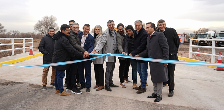 De las actividades participaron los ministros de Salud, Martín Regueiro y de Economía, Guillermo Koenig; el delegado de la región Vaca Muerta, Milton Morales; el subsecretario de Producción, Marcelo Zúñiga y el secretario general de Uocra Neuquén, Juan Carlos Levi, entre otros. De las actividades participaron los ministros de Salud, Martín Regueiro y de Economía, Guillermo Koenig; el delegado de la región Vaca Muerta, Milton Morales; el subsecretario de Producción, Marcelo Zúñiga y el secretario general de Uocra Neuquén, Juan Carlos Levi, entre otros.