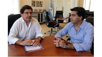 Capitanich al recibir a Sileoni.