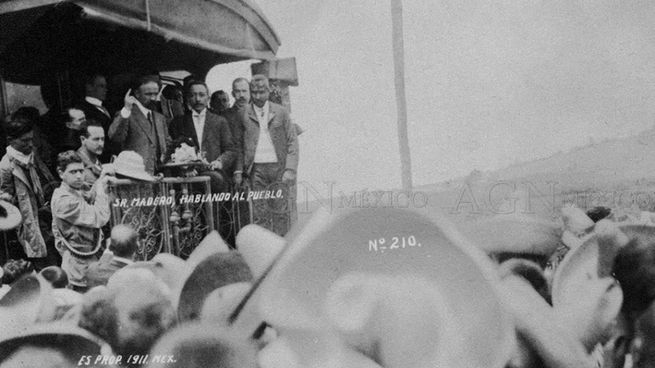 Francisco I. Madero, vestido de mecánico, se fuga de la cárcel de San Luis Potosí en 1910.