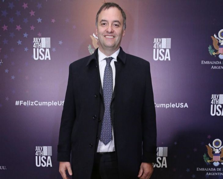 Manuel Adorni en un evento en la Embajada de los Estados Unidos, en 2024.
