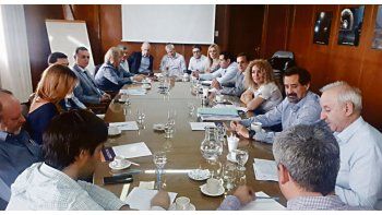 Propuestas. Las diez provincias que integran la Ofephi llevará a una mesa de negociación con el Gobierno nacional las posiciones comunes para aumentar los cánones de exploración y explotación de hidrocarburos.
