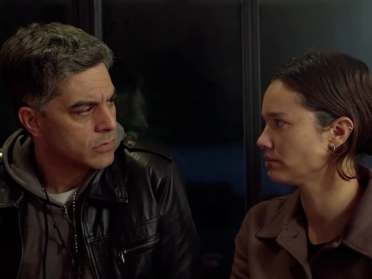 El relato combina momentos de tensión y cercanía para construir una mirada sobre aquello que ocurre cuando los planes personales toman un rumbo inesperado.