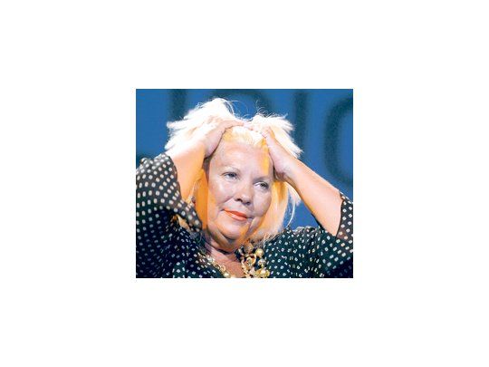 CARRIÓ: UN PORTAZO Y OTRA VEZ AISLADA