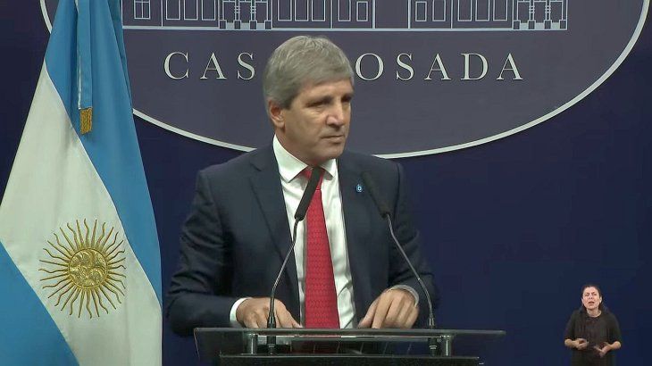 l ministro de Econom&iacute;a, Luis Caputo, fue consultado en vivo por el periodista Jon Heguier