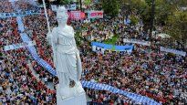 La Plaza de Mayo colmada este domingo por el 24M.