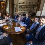 Cristina Kirchner se reunió con economistas para analizar modelos de crecimiento para Argentina. Cristina Kirchner se reunió con economistas para analizar modelos de crecimiento para Argentina.