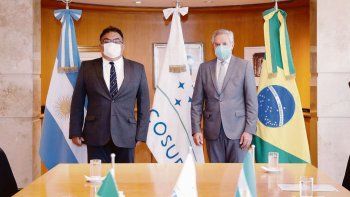 ACERCAMIENTO. El enviado del Gobierno de Brasil, Flávio Viana Rocha, junto al canciller, Felipe Solá, en su reciente visita a la Argentina.