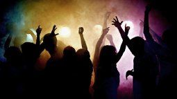 Más de 60 personas fueron detectadas en una casa de Villa Ortúzar en medio de una fiesta clandestina.
