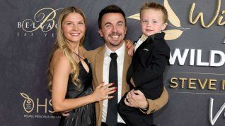 Frankie Muniz con su esposa Paige y su hijo Maus. Frankie Muniz con su esposa Paige y su hijo Maus.