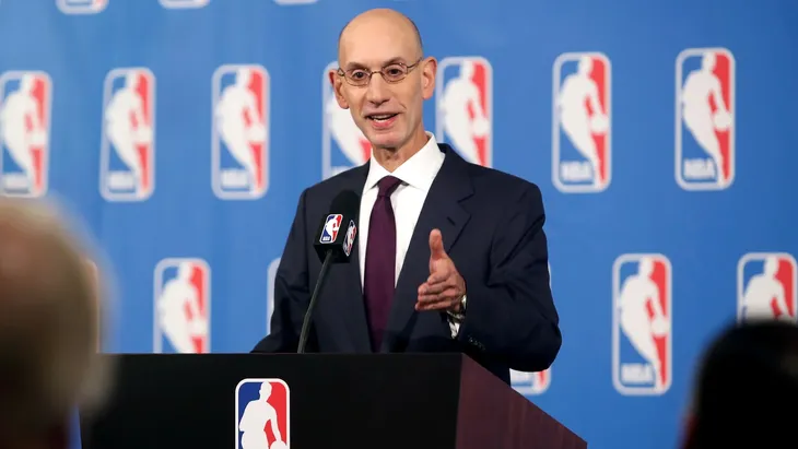 El comisionado de la NBA, Adam Silver, tiene prevista una reunión privada con posibles inversores y operadores televisivos, en la que se abordarán tanto la valoración de las franquicias como el modelo de explotación comercial y mediática.