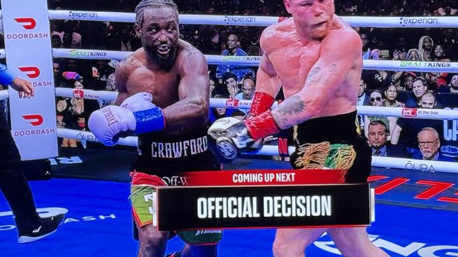 Canelo padeció la pelea y fue derrotado con justicia por Bud.&nbsp;