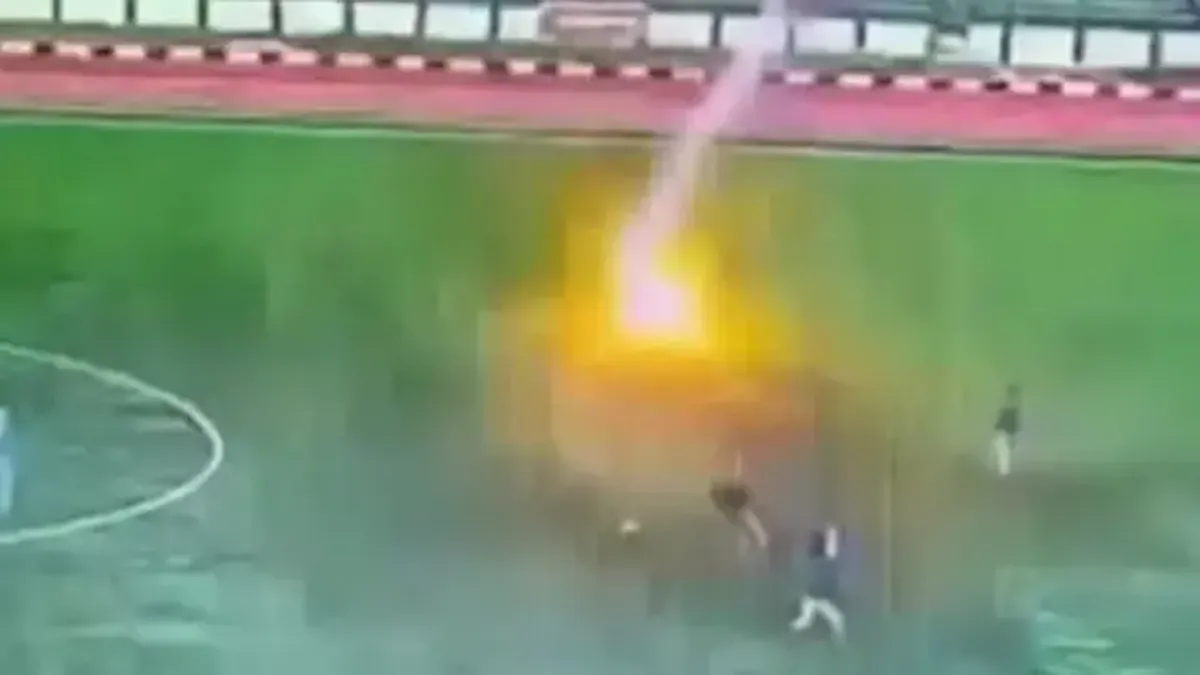 Unusual: a footballer died after being struck by lightning in the middle of a match