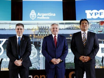 Alberto Fernández calificó a acuerdo YPF-Petronas como un instante  fundacional para la Argentina