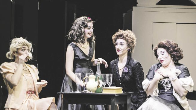 Eternidades. Un té póstumo en el hall de cine entre cuatro divas de una época argentina que las admitía.