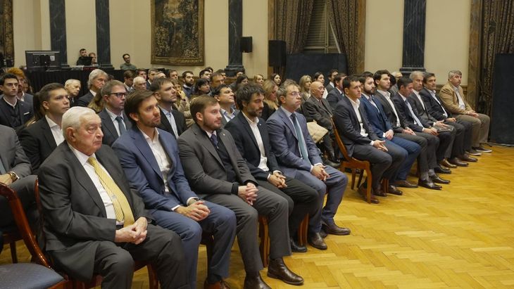 El lanzamiento contó con la presencia de integrantes del equipo económico del Gobierno. El lanzamiento contó con la presencia de integrantes del equipo económico del Gobierno.