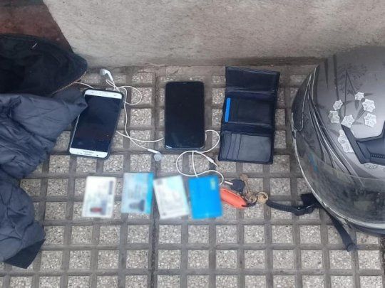 El motochorro fue detenido a las pocas cuadras y entre sus pertenencias se halló el celular robado.&nbsp;