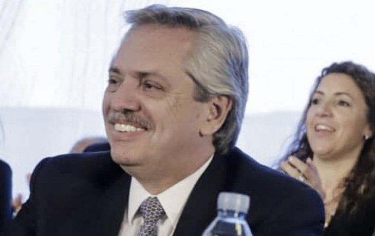 alberto f. dijo que el pais esta en default encubierto y sus equipos rechazan la vuelta del cepo