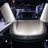El Cybercab será el primer vehículo de Tesla diseñado exclusivamente para conducción autónoma total: no tendrá volante, pedales ni espejos, y se fabricará en 2026 en Texas. El Cybercab será el primer vehículo de Tesla diseñado exclusivamente para conducción autónoma total: no tendrá volante, pedales ni espejos, y se fabricará en 2026 en Texas.