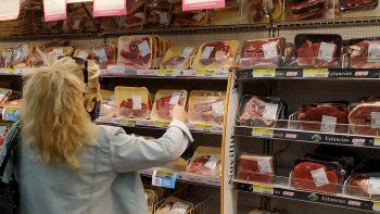 el consumo masivo cayo el 25,9% en marzo (por efecto stockeo en 2020)