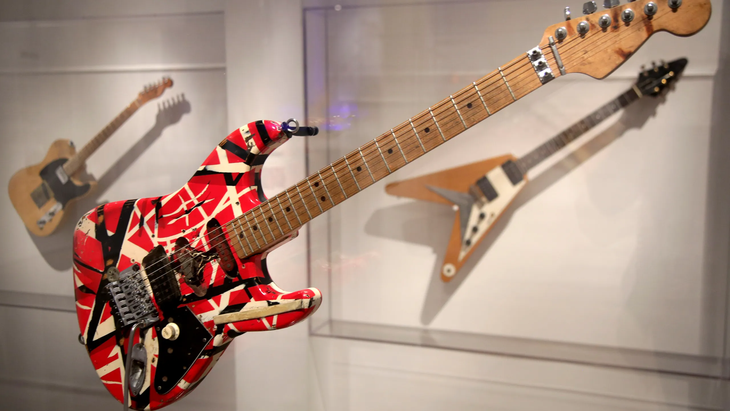 The guitar is expected to be auctioned by a figure that ranges between 2 and 3 million dollars. The guitar is expected to be auctioned by a figure that ranges between 2 and 3 million dollars.