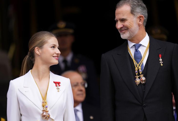 Eleanor of Spain with her father. Eleanor of Spain with her father.